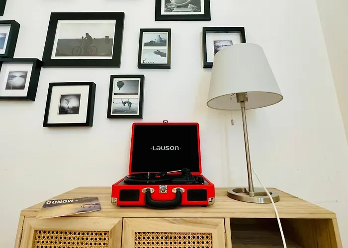 Micol's Place, Bright 2 Rooms, 2 Toilets, Near Metro, 80 Mq דירה רומא