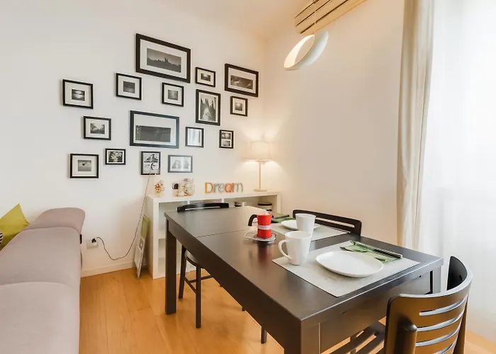 Micol's Place, Bright 2 Rooms, 2 Toilets, Near Metro, 80 Mq דירה *