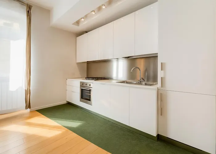 Micol's Place, Bright 2 Rooms, 2 Toilets, Near Metro, 80 Mq דירה רומא