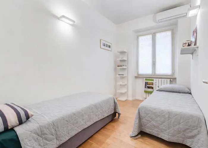 Micol's Place, Bright 2 Rooms, 2 Toilets, Near Metro, 80 Mq