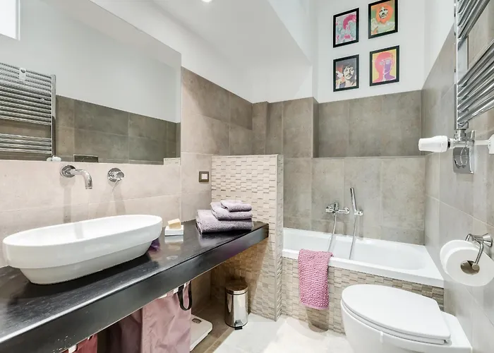 Micol's Place, Bright 2 Rooms, 2 Toilets, Near Metro, 80 Mq Roma