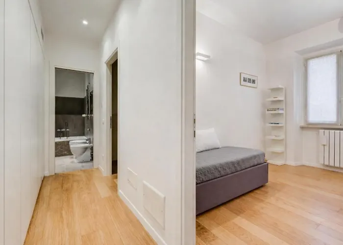 Micol's Place, Bright 2 Rooms, 2 Toilets, Near Metro, 80 Mq
