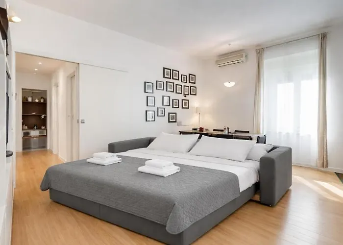 Micol's Place, Bright 2 Rooms, 2 Toilets, Near Metro, 80 Mq *