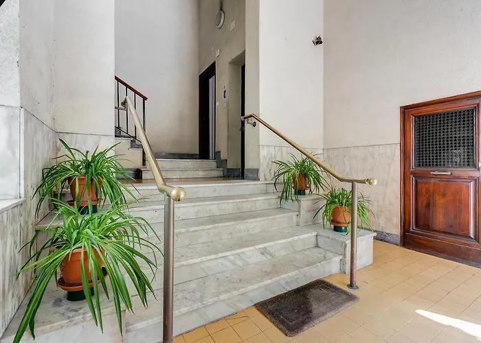 דירה Micol's Place, Bright 2 Rooms, 2 Toilets, Near Metro, 80 Mq