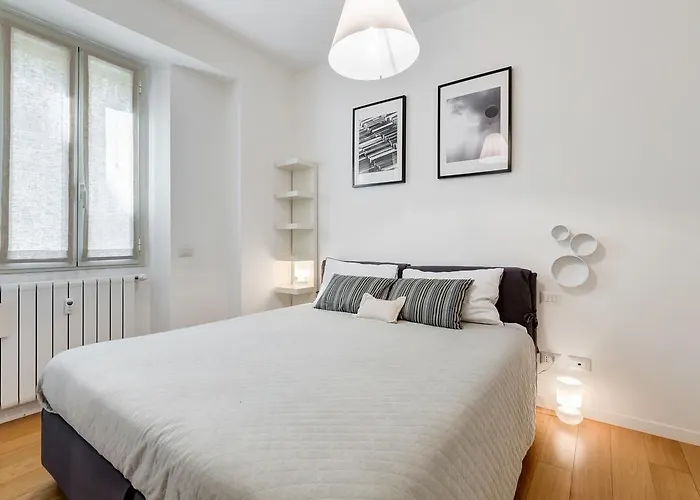Micol's Place, Bright 2 Rooms, 2 Toilets, Near Metro, 80 Mq דירה