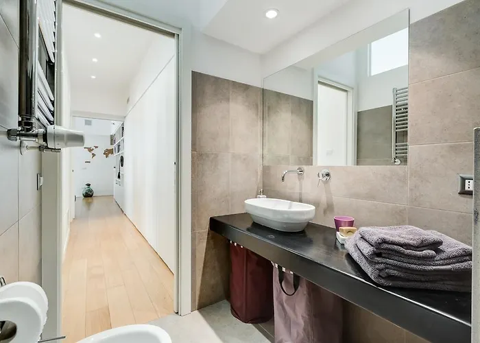 Micol's Place, Bright 2 Rooms, 2 Toilets, Near Metro, 80 Mq רומא