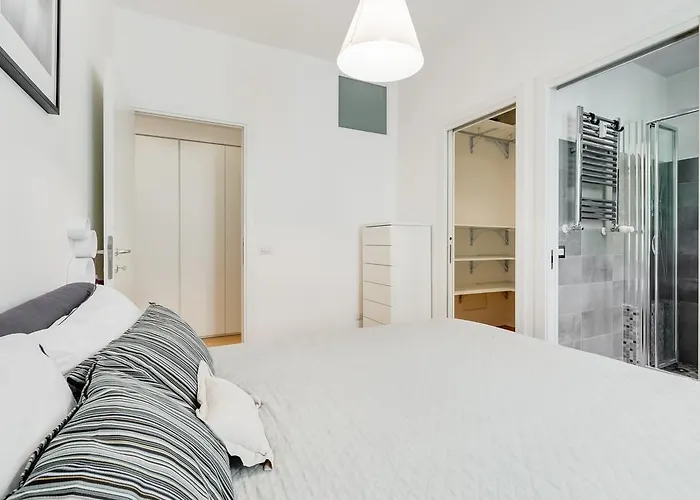Micol's Place, Bright 2 Rooms, 2 Toilets, Near Metro, 80 Mq
