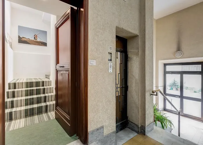 Micol's Place, Bright 2 Rooms, 2 Toilets, Near Metro, 80 Mq דירה *