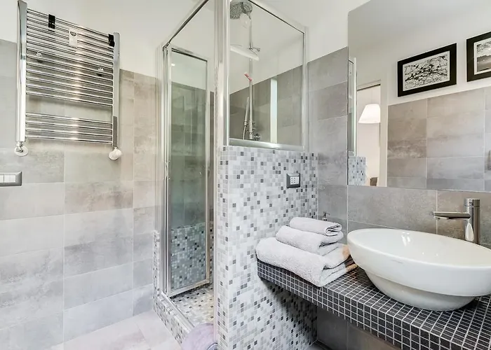 Micol's Place, Bright 2 Rooms, 2 Toilets, Near Metro, 80 Mq רומא