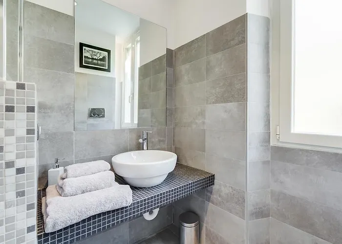 Micol's Place, Bright 2 Rooms, 2 Toilets, Near Metro, 80 Mq דירה