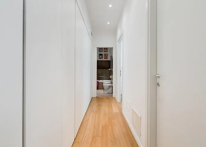 Micol's Place, Bright 2 Rooms, 2 Toilets, Near Metro, 80 Mq דירה