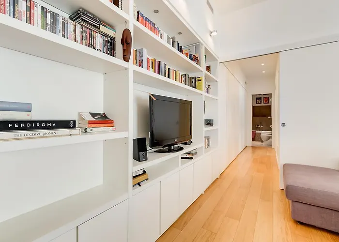 דירה Micol's Place, Bright 2 Rooms, 2 Toilets, Near Metro, 80 Mq *